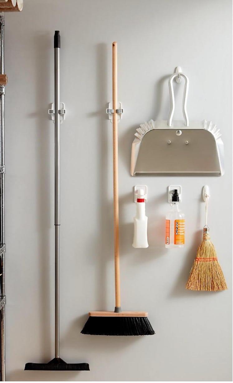 Command Broom and Mop Gripper Organizers (3 Pieces)