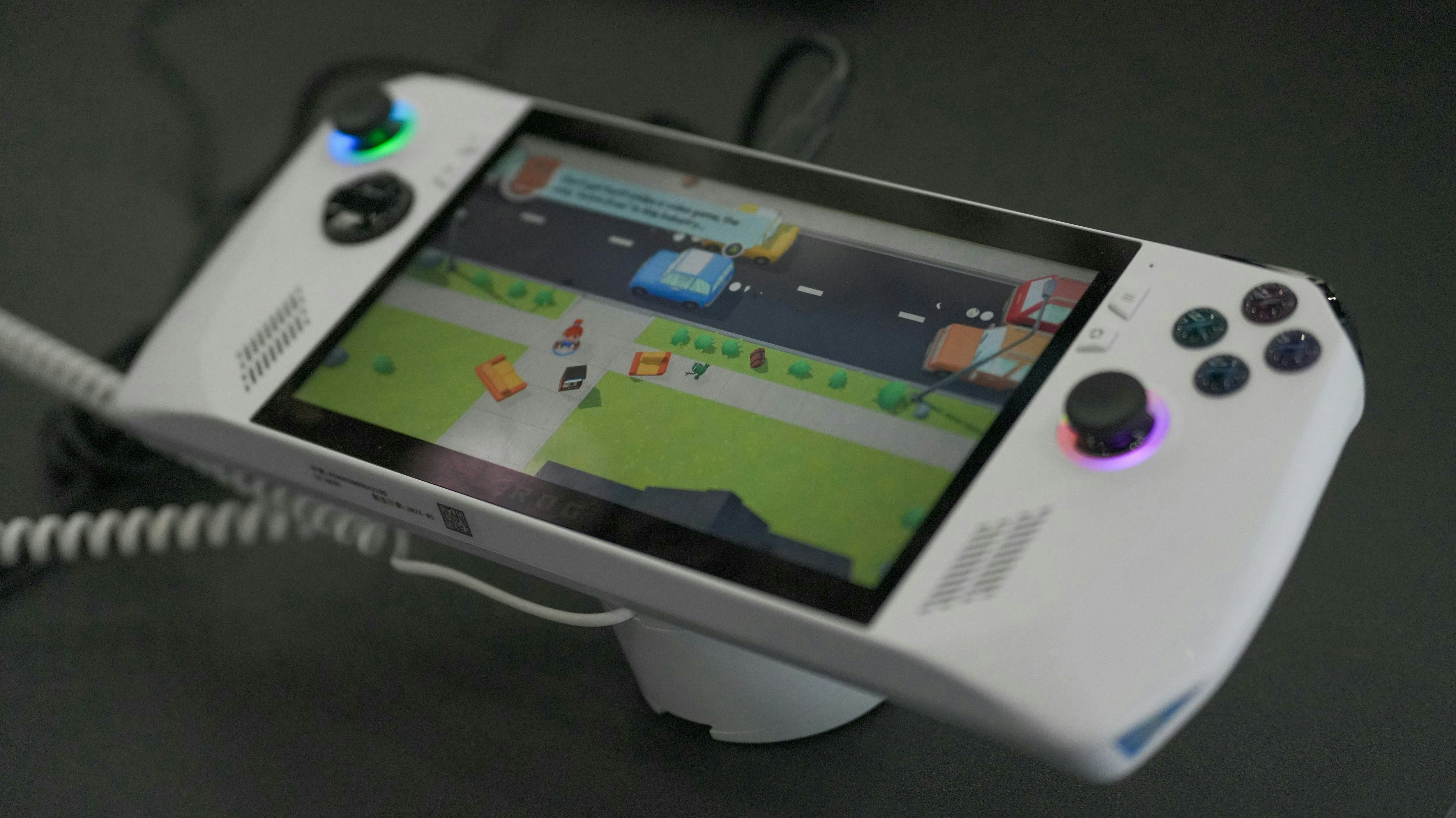 Asus' New ROG Ally X Gaming Handheld Will Have a Much Bigger Battery