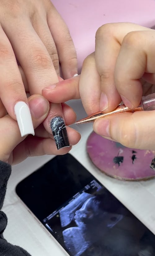 Sonogram nails by elexis.nails on instagram
