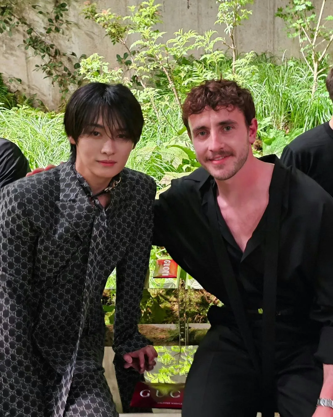 杭*様 GUCCI ベゼル Stray Kids' Lee Know Meets Up With Dua Lipa & Paul Mescal At The