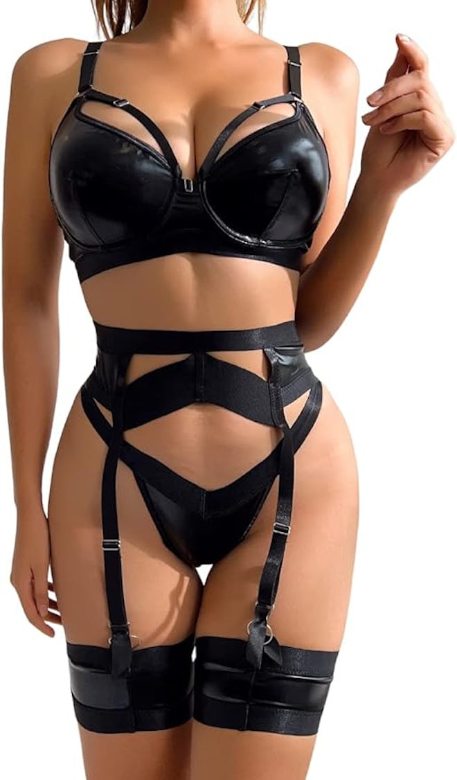 Kaei&Shi Lingerie Set (4 Pieces)