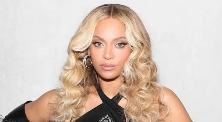 Beyonc Served Major Underboob In A Little Black Cut-Out Dress