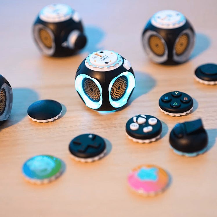 This Stackable Xbox Controller Helps Gamers With Disabilities Play One ...