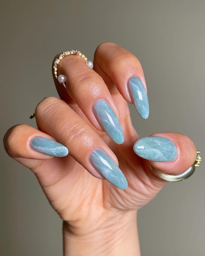 A long and oval nail shape is perfect for Pisces signs.