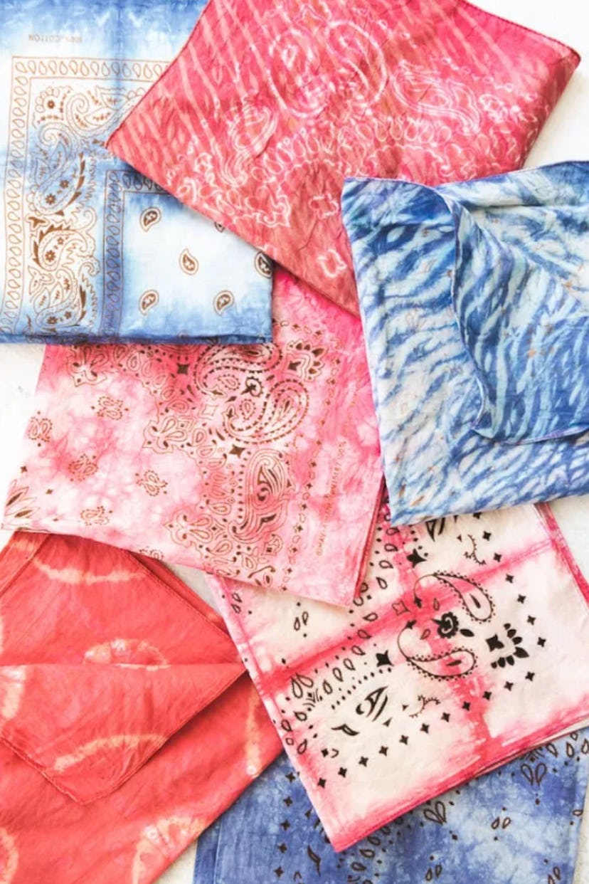 These tie-dye bandanas are a great tie-dye summer craft.