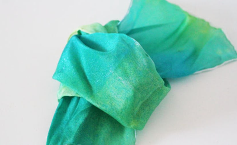 This spray dye scarf is a great tie-dye summer craft.