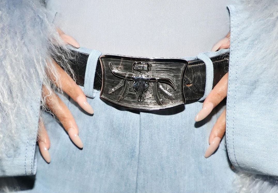Beyoncé wears a Western-inspired belt buckle.
