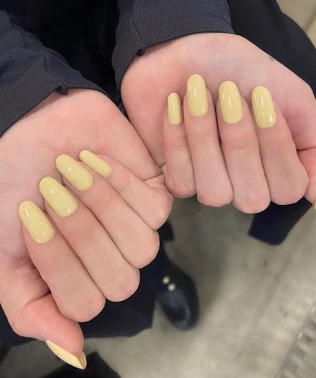 butter yellow nail ideas 