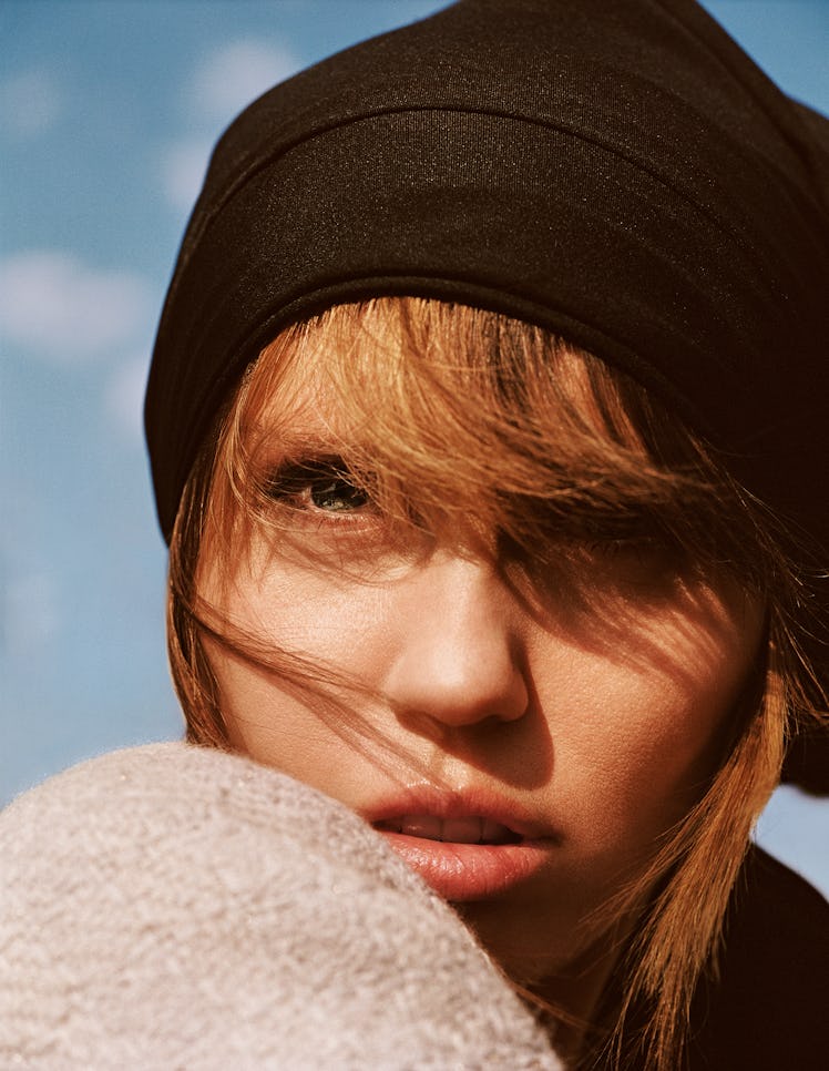 Miley Cyrus wears a black headscarf.