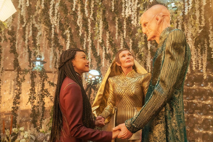 Burnham, T'Rina, and Saru, in the first ending of 'Star Trek: Discovery.'