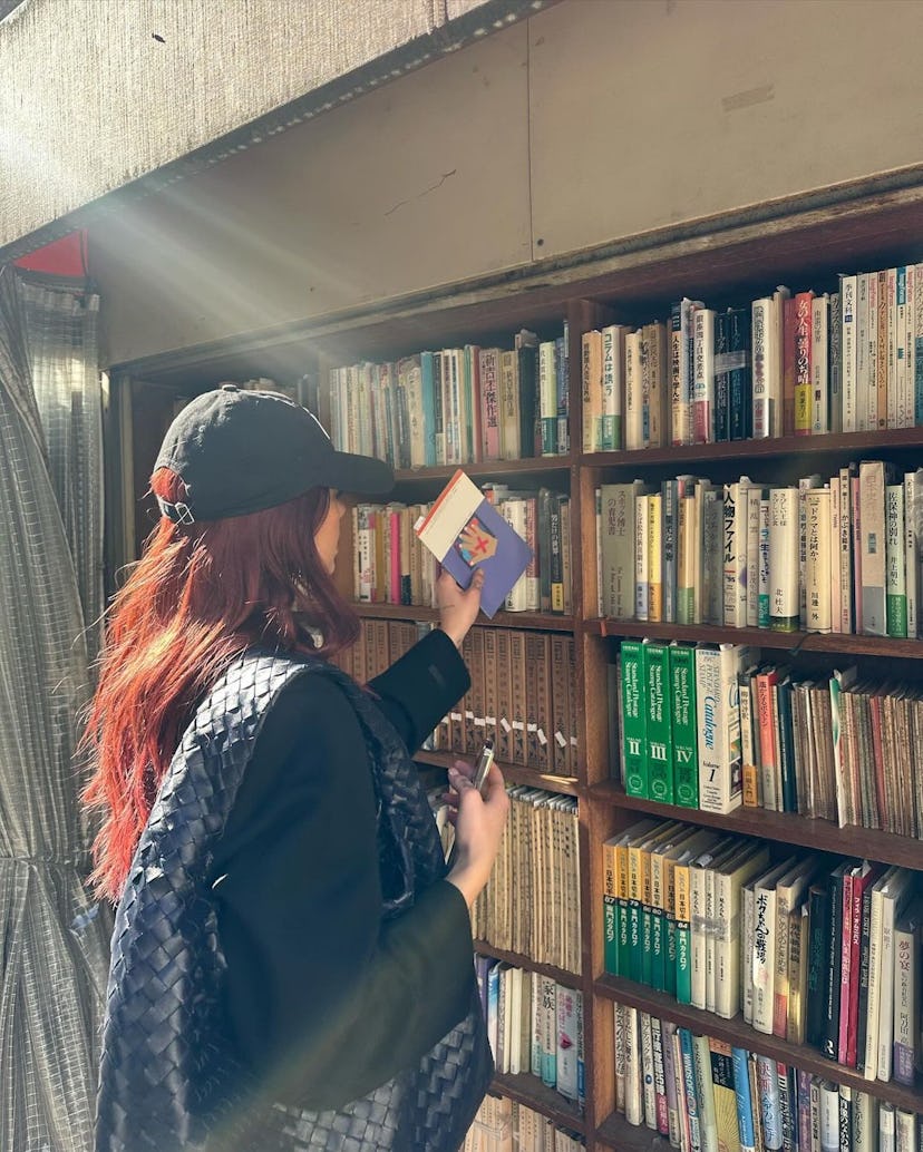 dua lipa bottega veneta bag