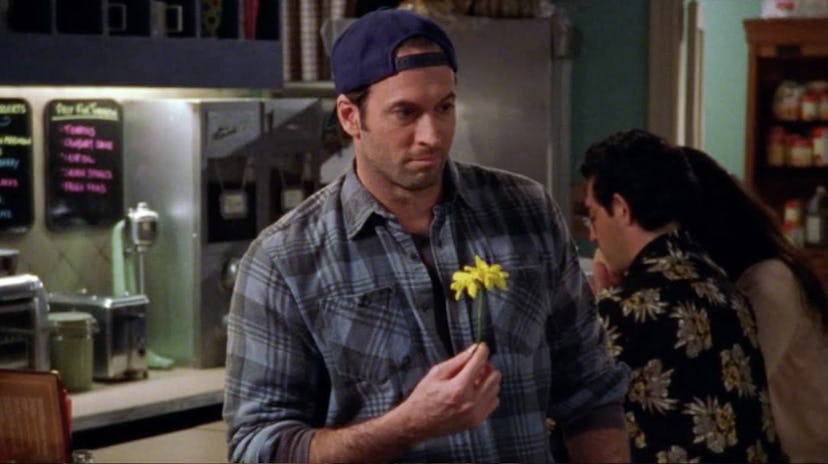 Luke from ‘Gilmore Girls’ rocking a backwards baseball hat.