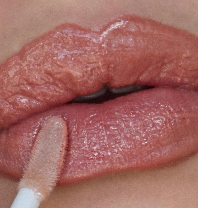 Olivia Rose Rushing wears the Kylie Cosmetics Supple Kiss Lip Glaze in the shade Like Magic.