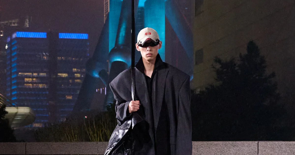 Balenciaga’s Spring 2025 Show Revived Health Goth Tumblr Fashion Balenciaga’s Spring 2025 Show Revived Health Goth Tumblr Fashion