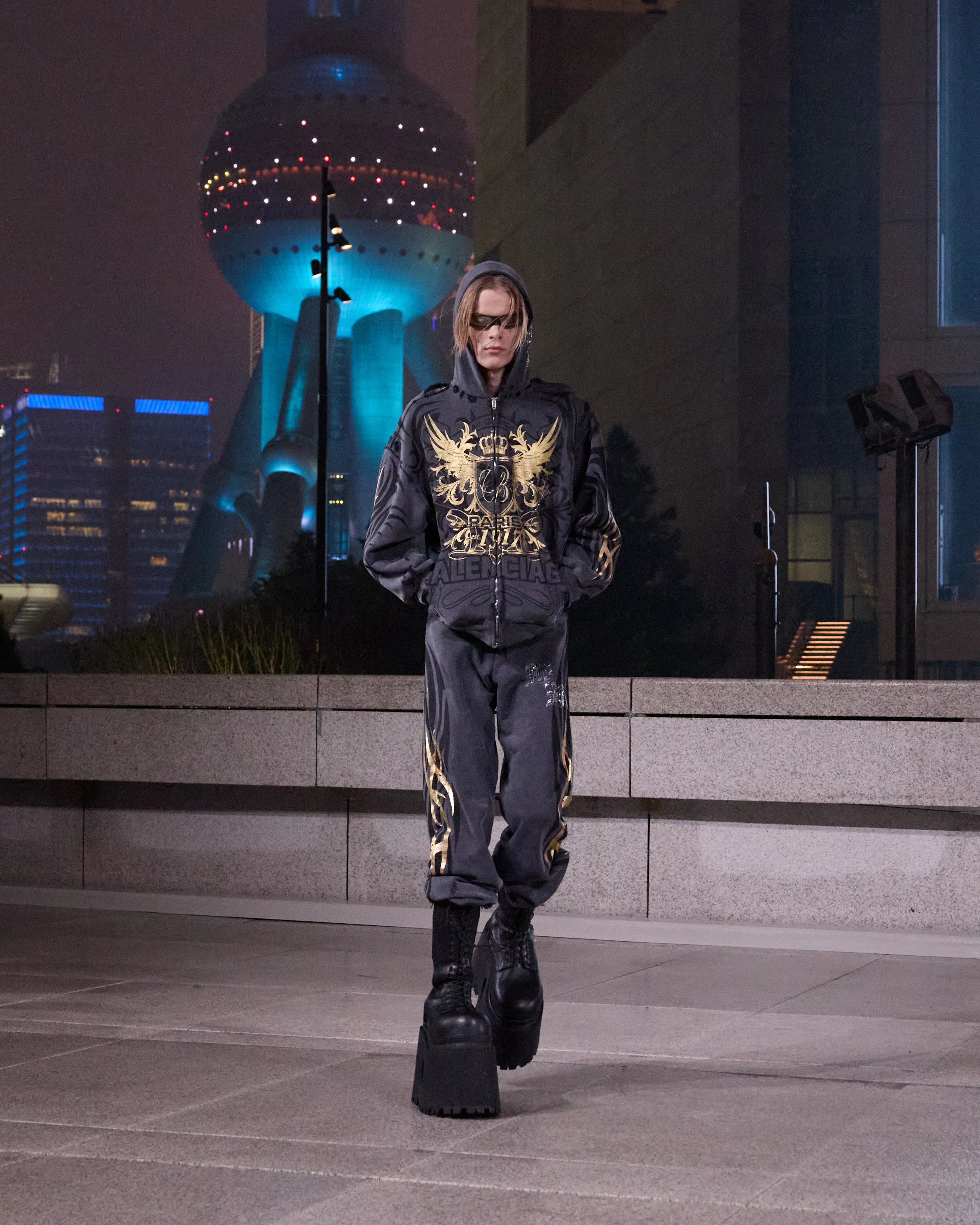 Balenciaga's Spring 2025 Show Revived Health Goth Tumblr Fashion Balenciaga's Spring 2025 Show Revived Health Goth Tumblr Fashion