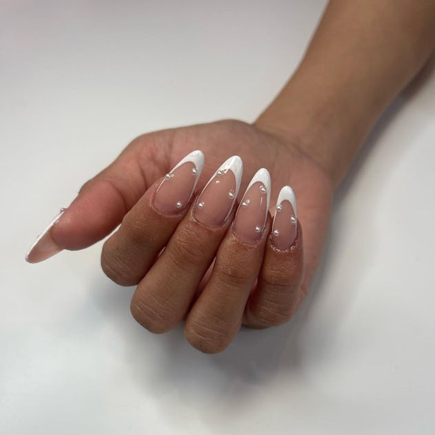 12 Almond-Shaped French Tip Manicure Ideas For Summer 2024
