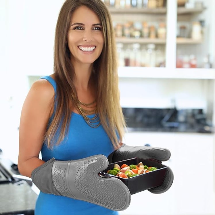 HOMWE Extra Long Professional Silicone Oven Mitt