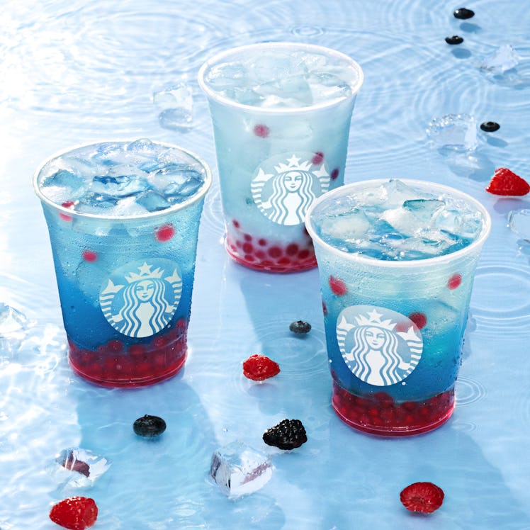 I Tried Starbucks’ SummerBerry Refreshers Like The Summer Skies Drink