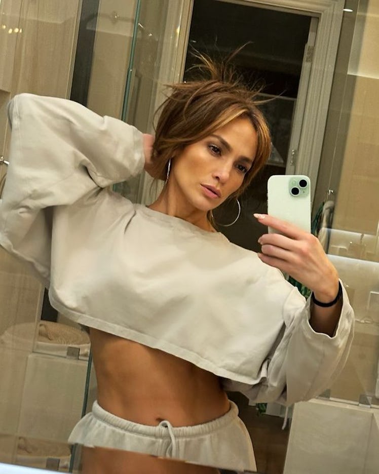 Jennifer Lopez mirror selfie 