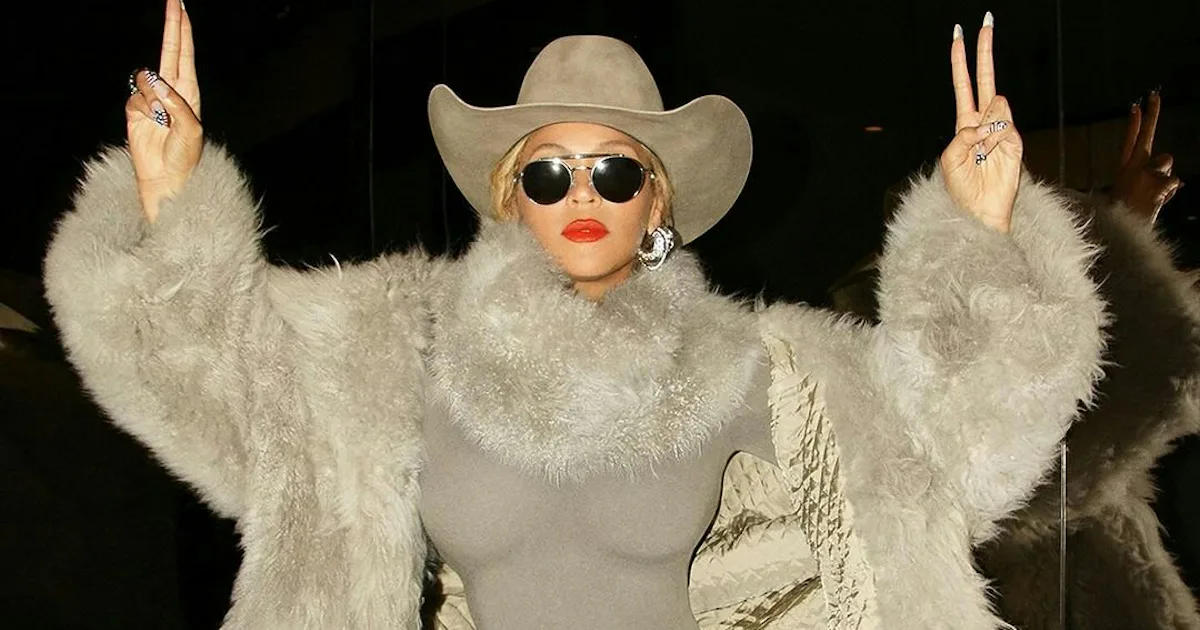 Beyoncé's Assless Leather Chaps Spice Up The Boho Chic Revival