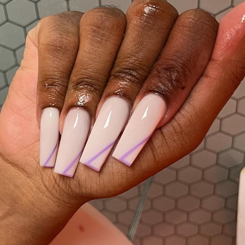 Try simple nails with subtle violet-colored angled lines.