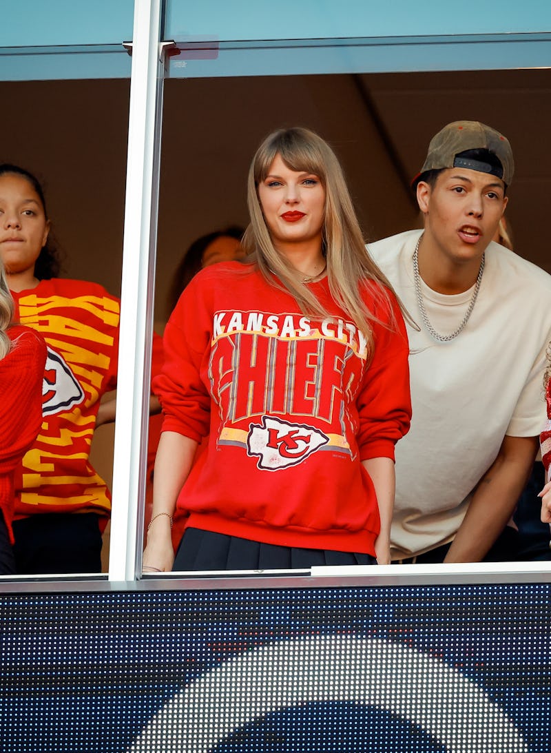 Taylor Swift at the Chiefs game in a sweatshirt.