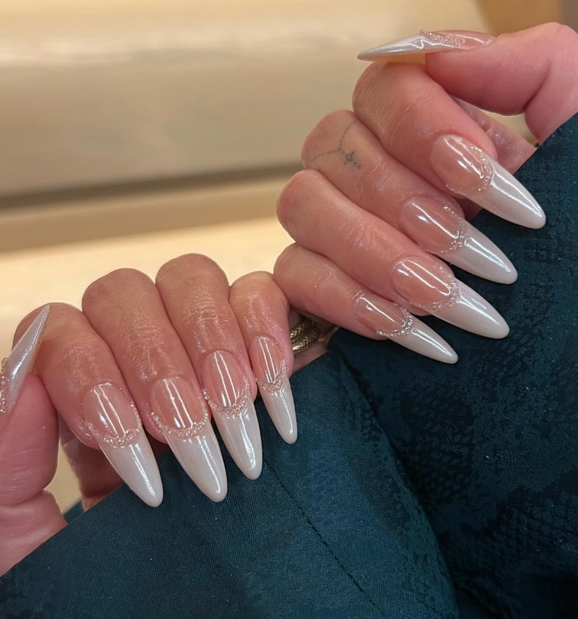 Minimalist Pearl Nails for Bride Elegance