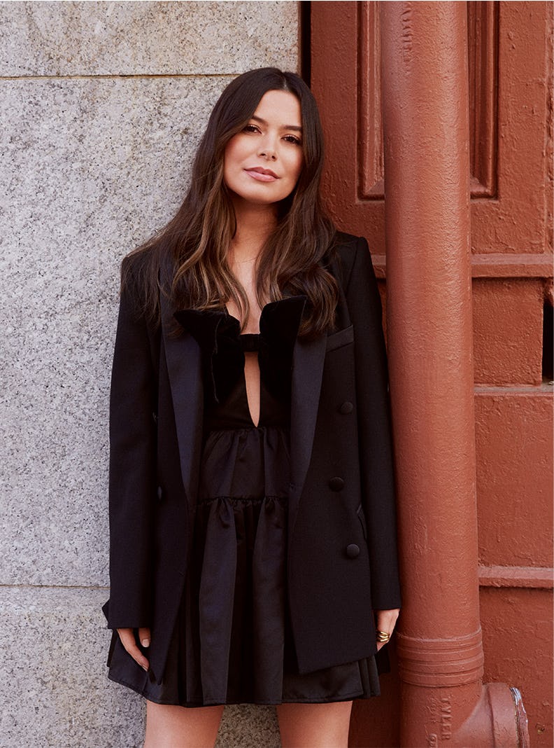 In an interview with Bustle, Miranda Cosgrove teased an iCarly reunion.