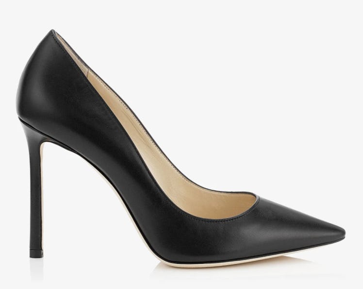 black leather pointy pumps