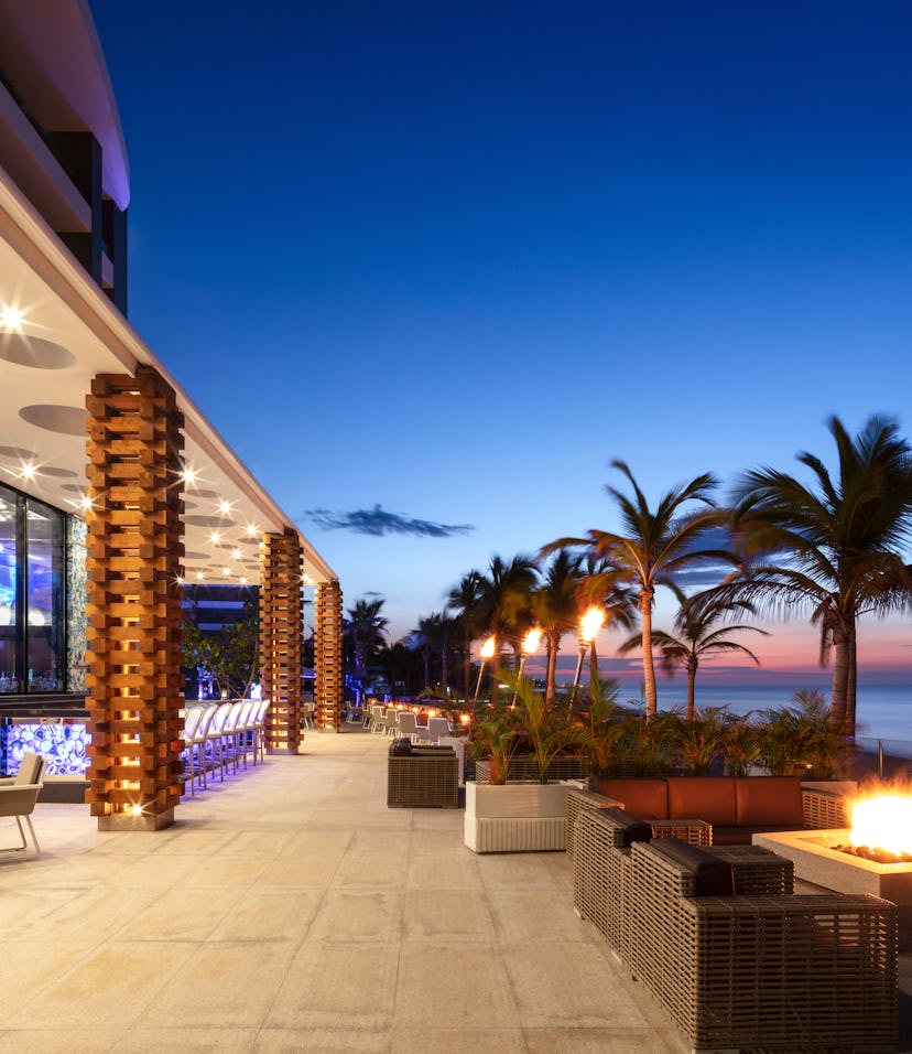 This 5-star all-inclusive resort in Cabo San Lucas hits the babymoon sweet spot.