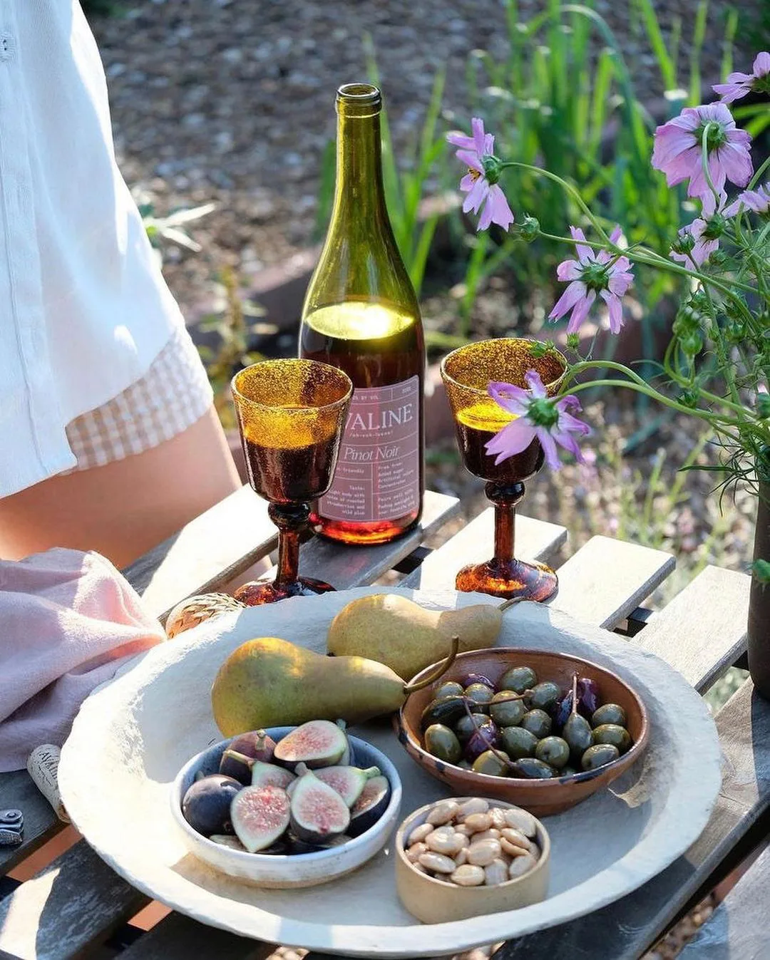 This Pinot Wine Guide Proves The Grape Family's Extensive Reach