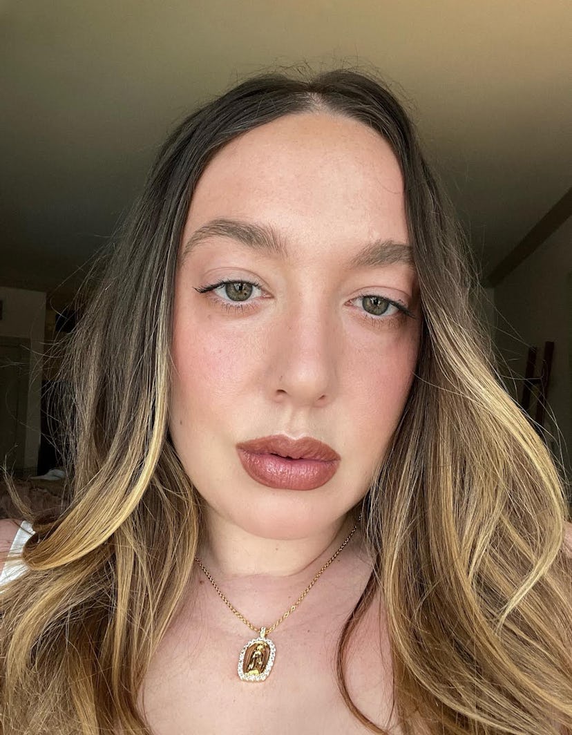 Olivia Rose Rushing tests out the Rhode Pocket Blushes in shades Sleepy Girl and Piggy.