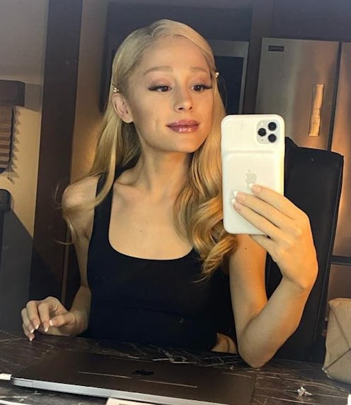 Ariana Grande blonde hair selfie