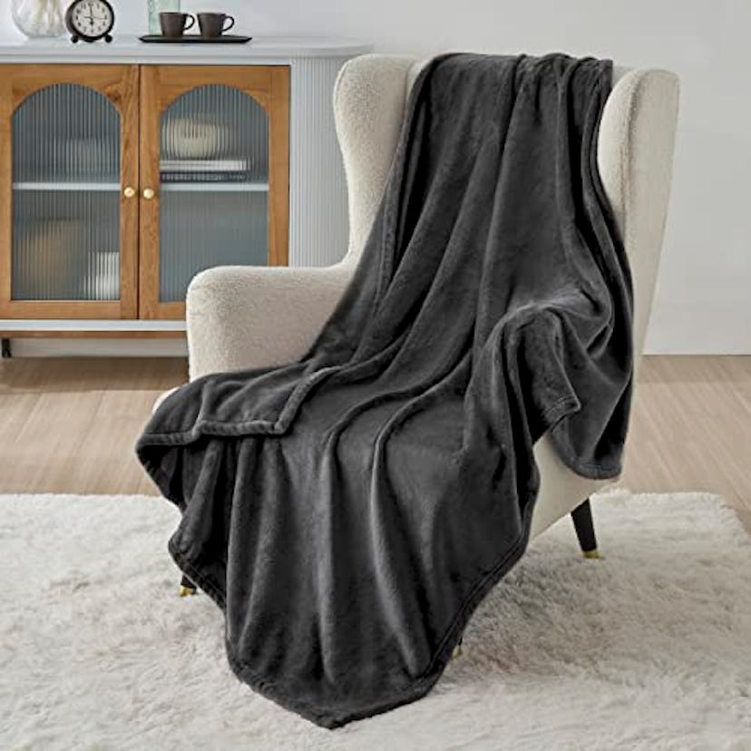 Bedsure Charcoal Fleece Blanket 