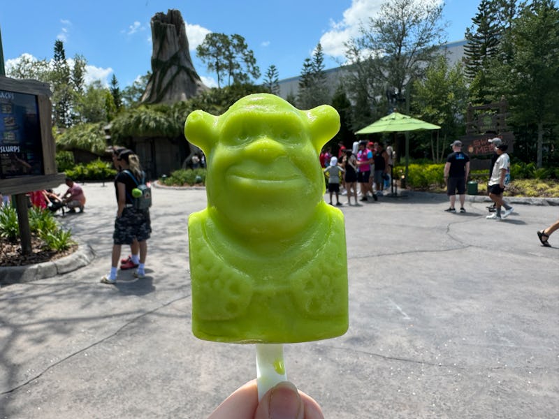 I tried the Shrek popsicle from the DreamWorks Land in Florida. 