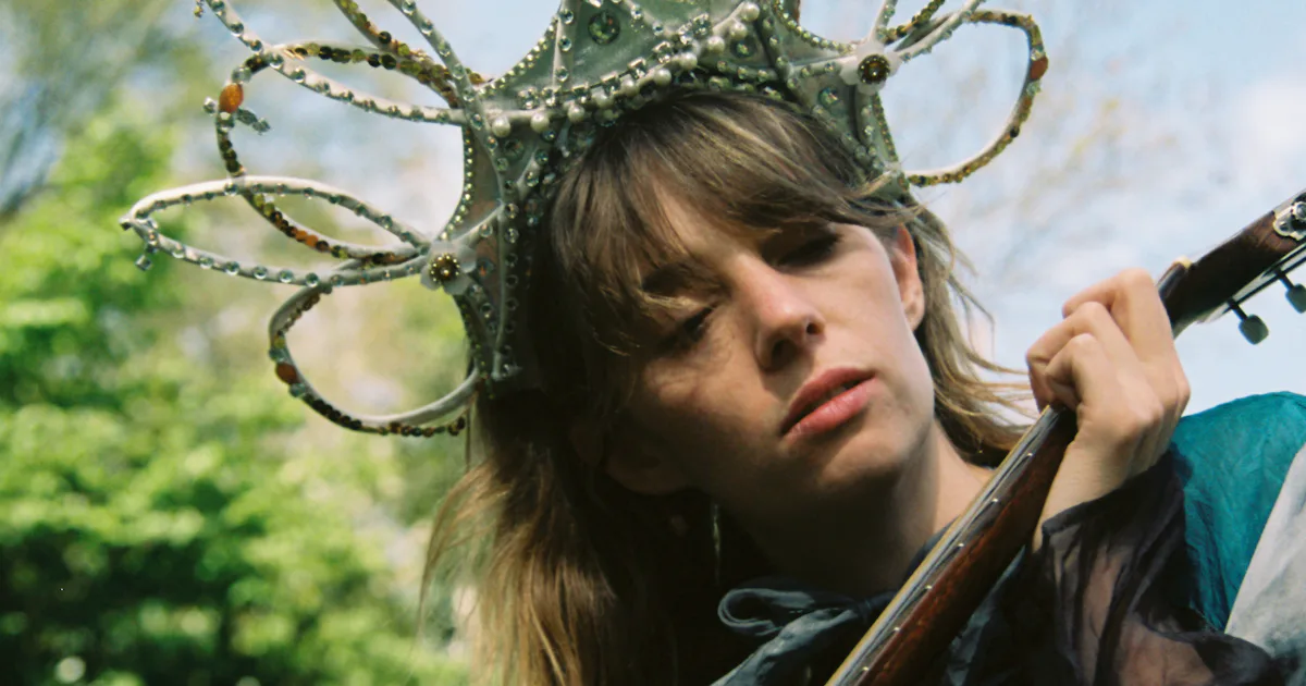 Maya Hawke Sadie Sink Chaos Angel Singer