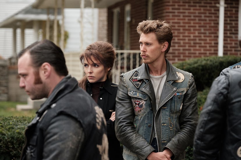 Jodie Comer and Austin Butler in The Bikeriders