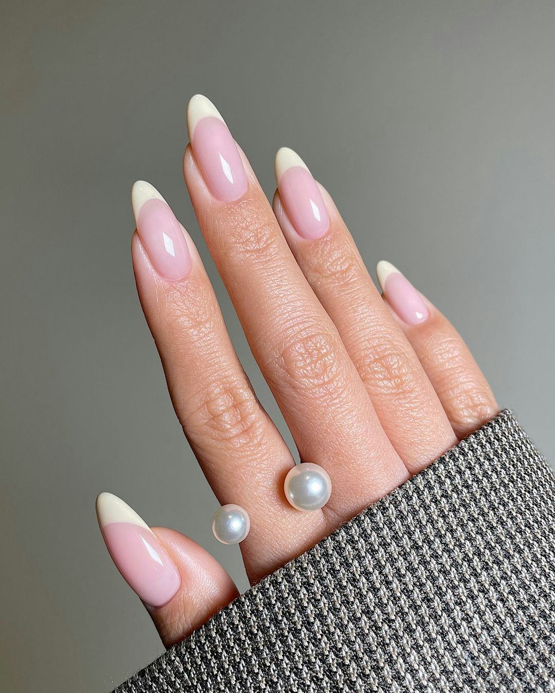 Butter yellow nail polish is perfect for Cancer season 2024.