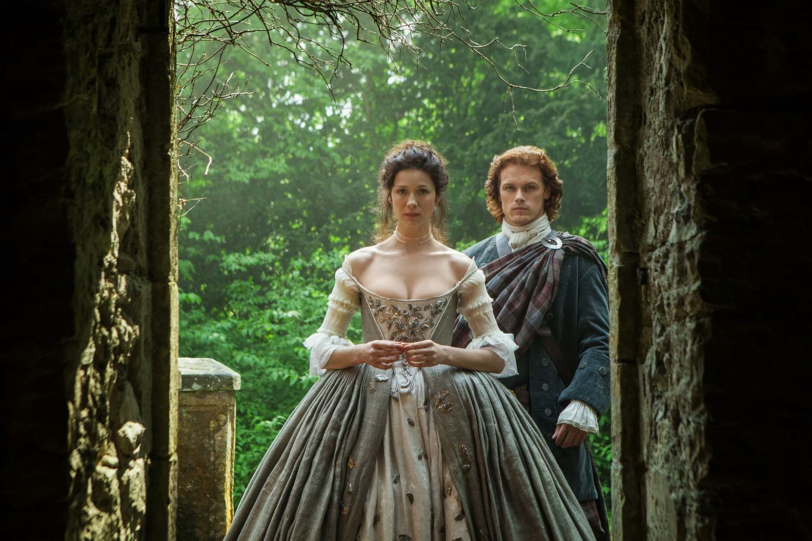 Caitriona Balfe and Sam Heughan in Outlander.