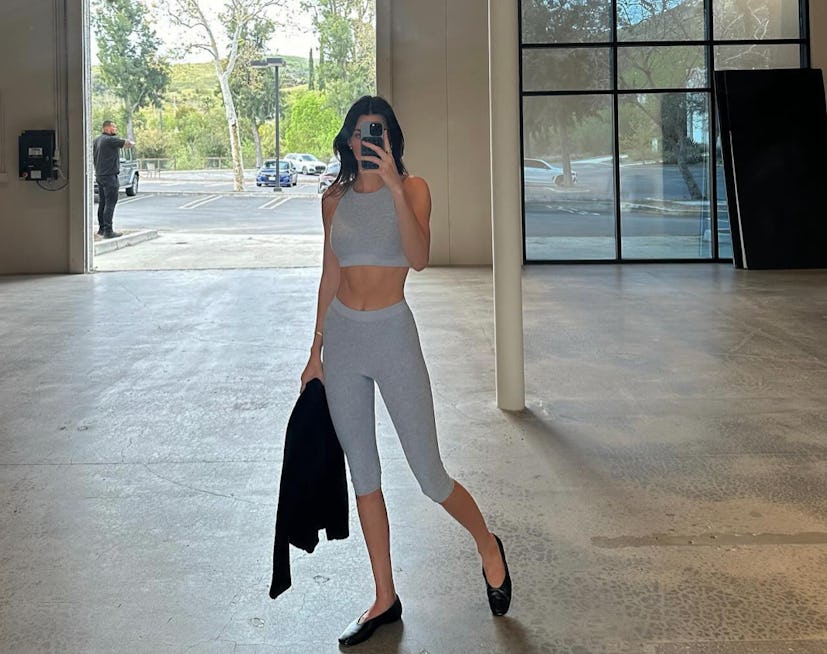 Kendall Jenner’ Alo workout look.