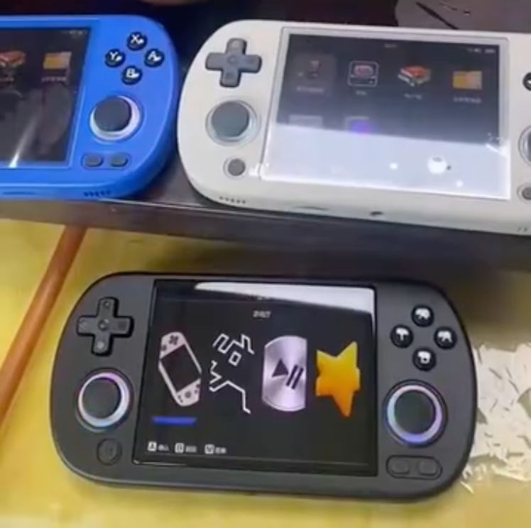 Leaked video showing Anbernic's RG40XX handheld.