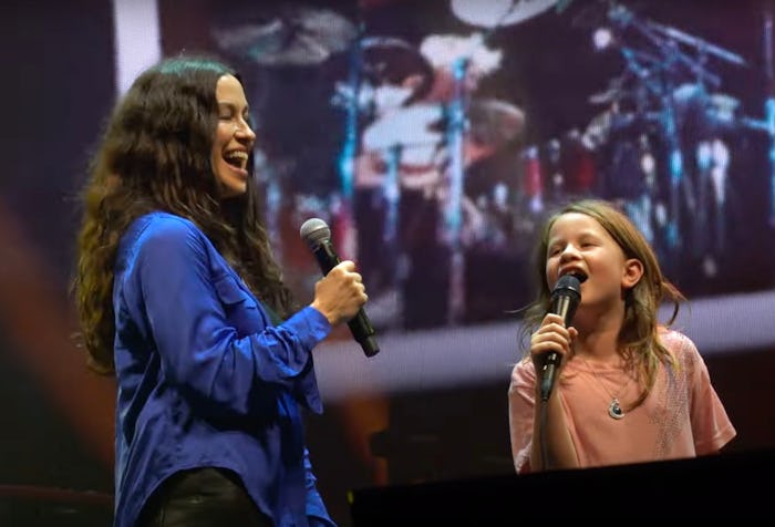 Alanis Morissette and daughter Onyx sing Ironic, at the Bridgestone Arena in Nashville.