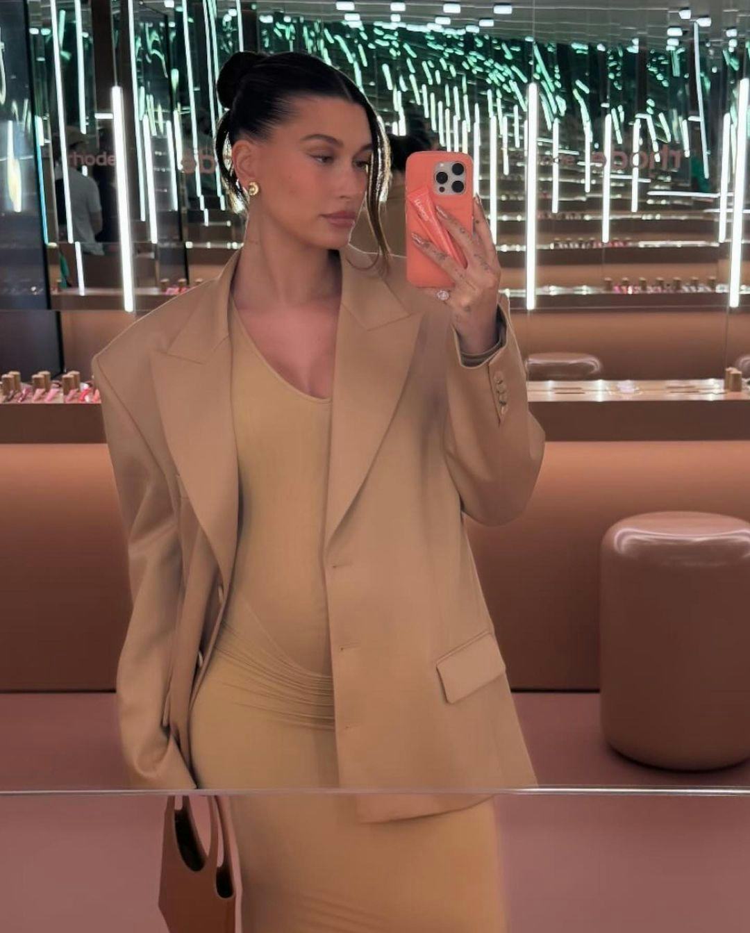 Hailey bieber rhode pop up event