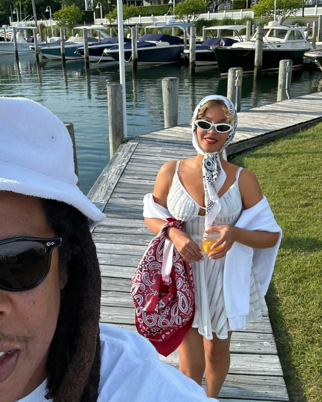 Beyoncé wears a little white dress on vacation.