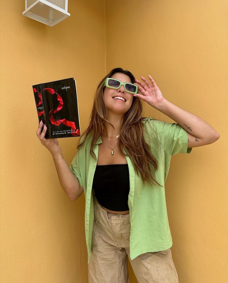 BookTokers Giselle Gonzalez poses with Eclipse