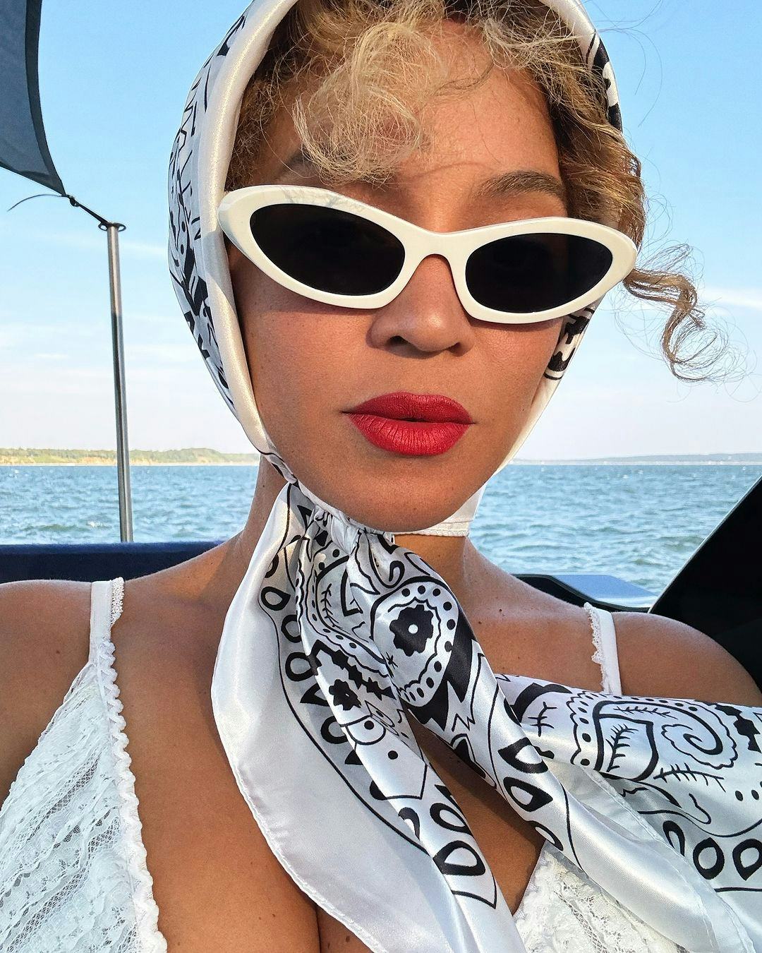 Beyoncé wears a little white dress on vacation.