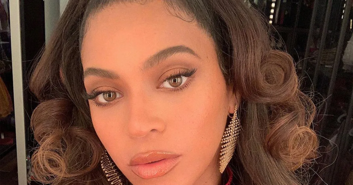 Beyoncé's Red Lipstick Is A French Girl Summer Essential
