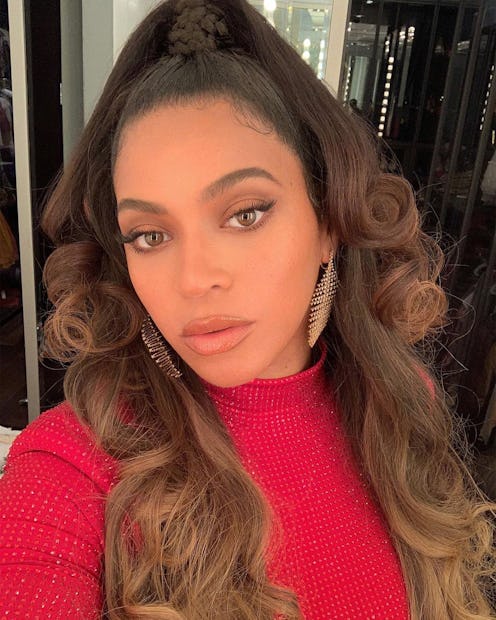 Beyonce half-ponytail