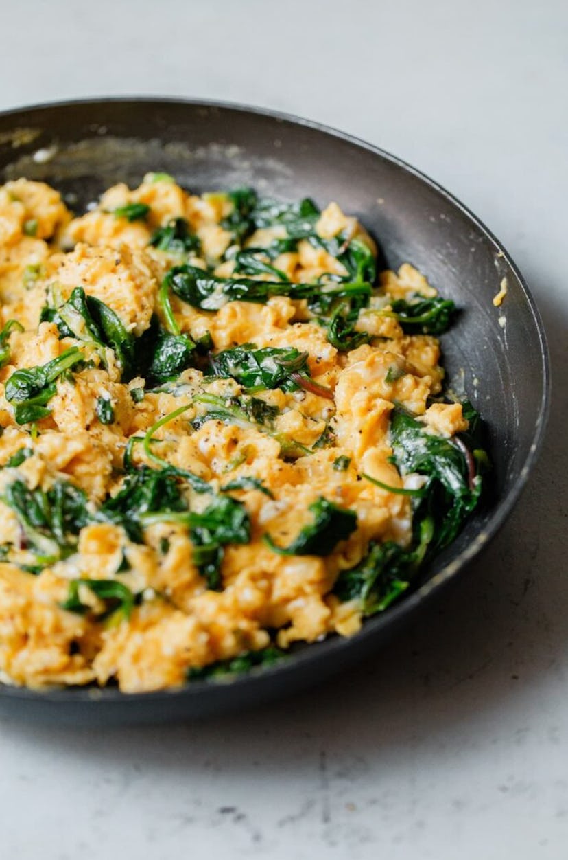 One beach breakfast idea to make is cheesy scrambled eggs.