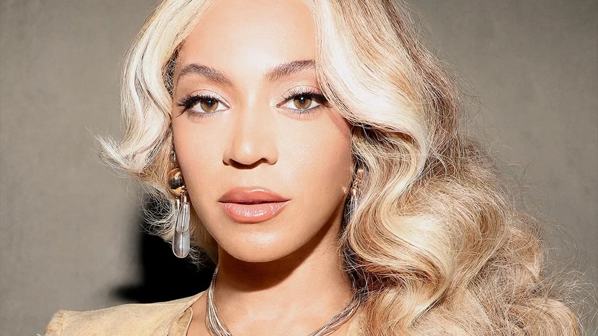 Beyonc's White Mini Sundress Just Introduced A New Aesthetic: Americana Cottagecore Beyonc's White Mini Sundress Just Introduced A New Aesthetic: Americana Cottagecore